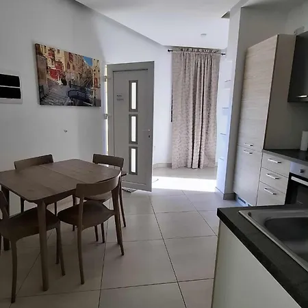 Cosy Close To Qawra Διαμέρισμα *